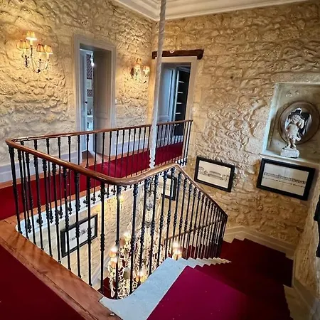 Château 14e Siècle Vue Panoramique Sur Les Vignes *